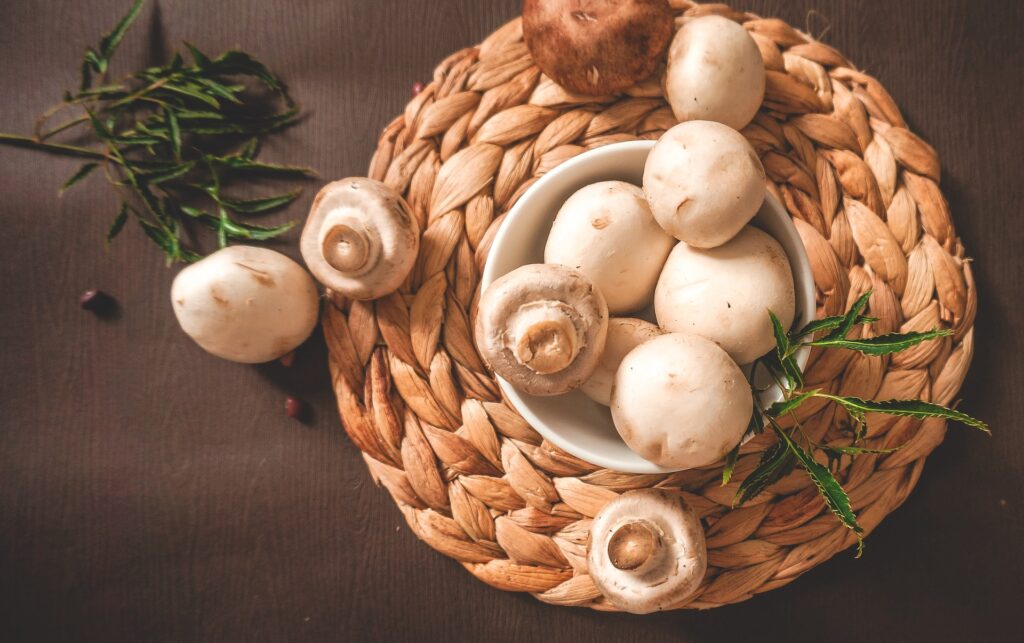 Si bien siempre debe consultar a tu médico antes de comenzar cualquier nuevo plan de dieta, el uso de champiñones como sustituto de la carne puede ser enormemente beneficioso para su salud. Y no son solo rumores.